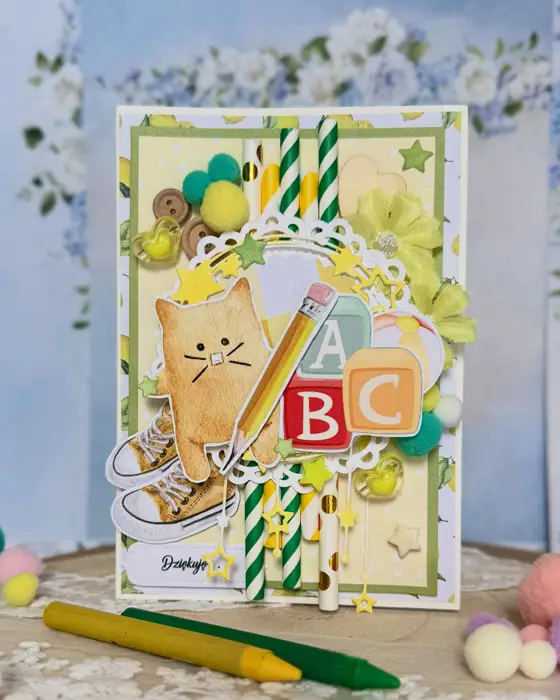 Ręcznie robiona kartka z podziękowaniem „ABC” w tonacji: biel i krem, złoto i beż, brąz; wielowarstwowa kompozycja z papierowymi kwiatami i złoconymi detalami